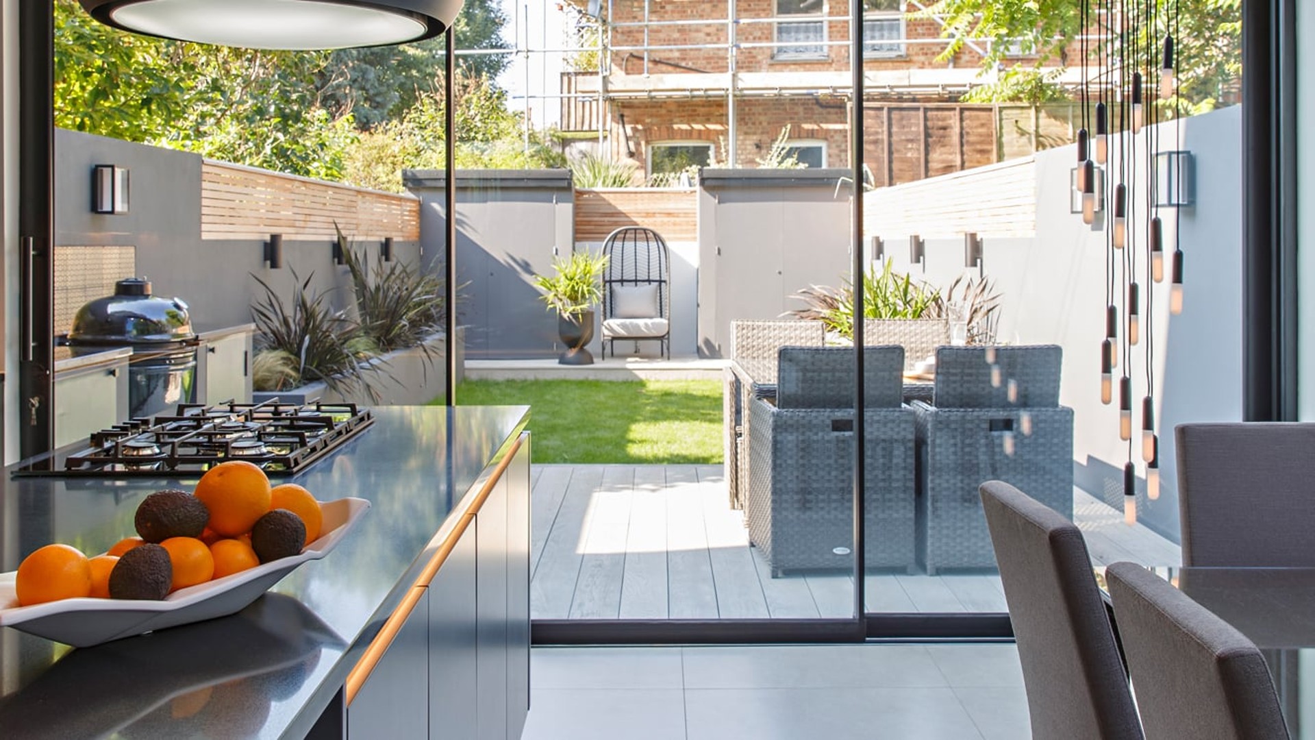 Open plan living with garden